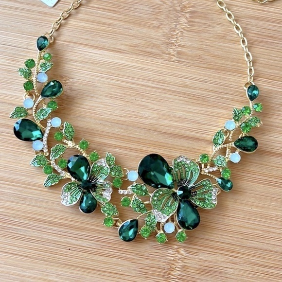 Brand New Eye Candy 14k Gold Plated w/ Glass Crystal Green Statement Necklace - Picture 11 of 13